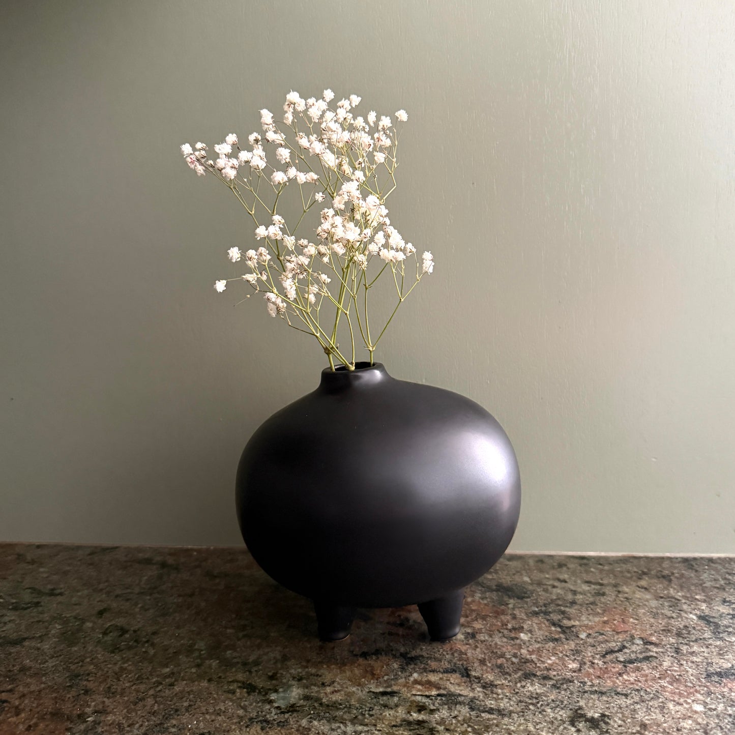 Noor Round Porcelain Vase