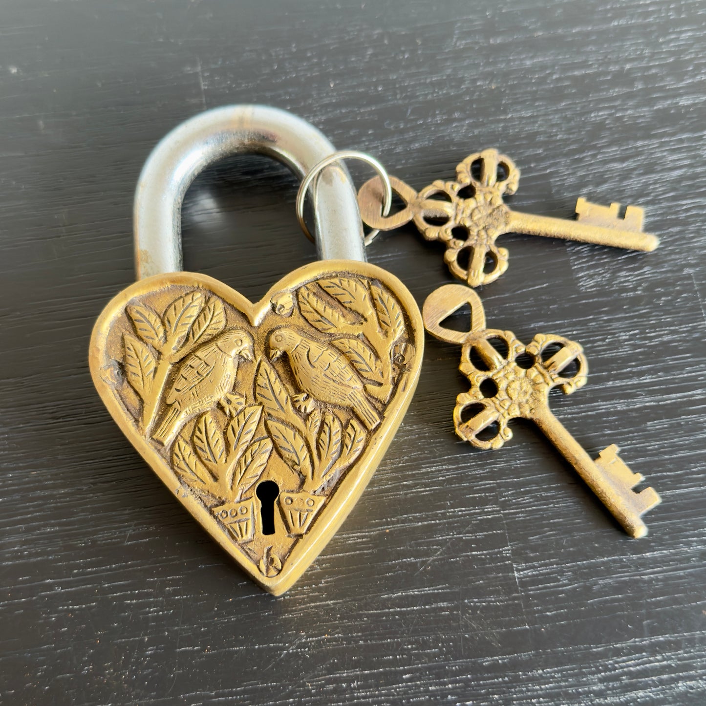 Avia Brass Heart Lock